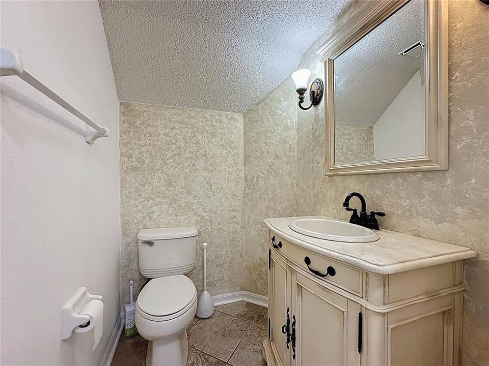 Active With Contract: $245,000 (3 beds, 2 baths, 1324 Square Feet)