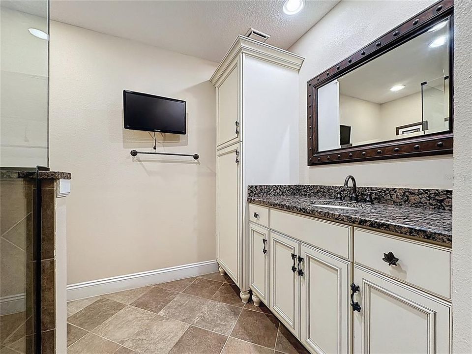 Active With Contract: $245,000 (3 beds, 2 baths, 1324 Square Feet)