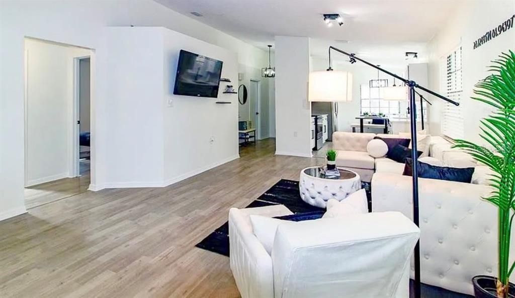 На продажу: $299,000 (2 спален, 2 ванн, 1321 Квадратных фут)