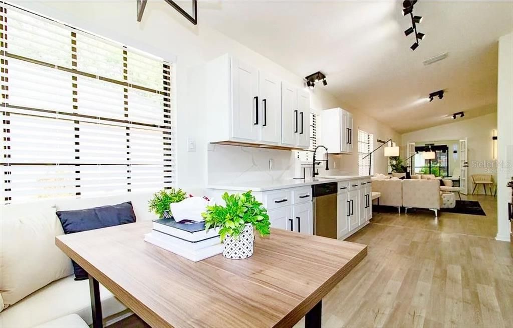 На продажу: $299,000 (2 спален, 2 ванн, 1321 Квадратных фут)