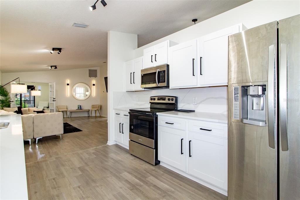 На продажу: $299,000 (2 спален, 2 ванн, 1321 Квадратных фут)