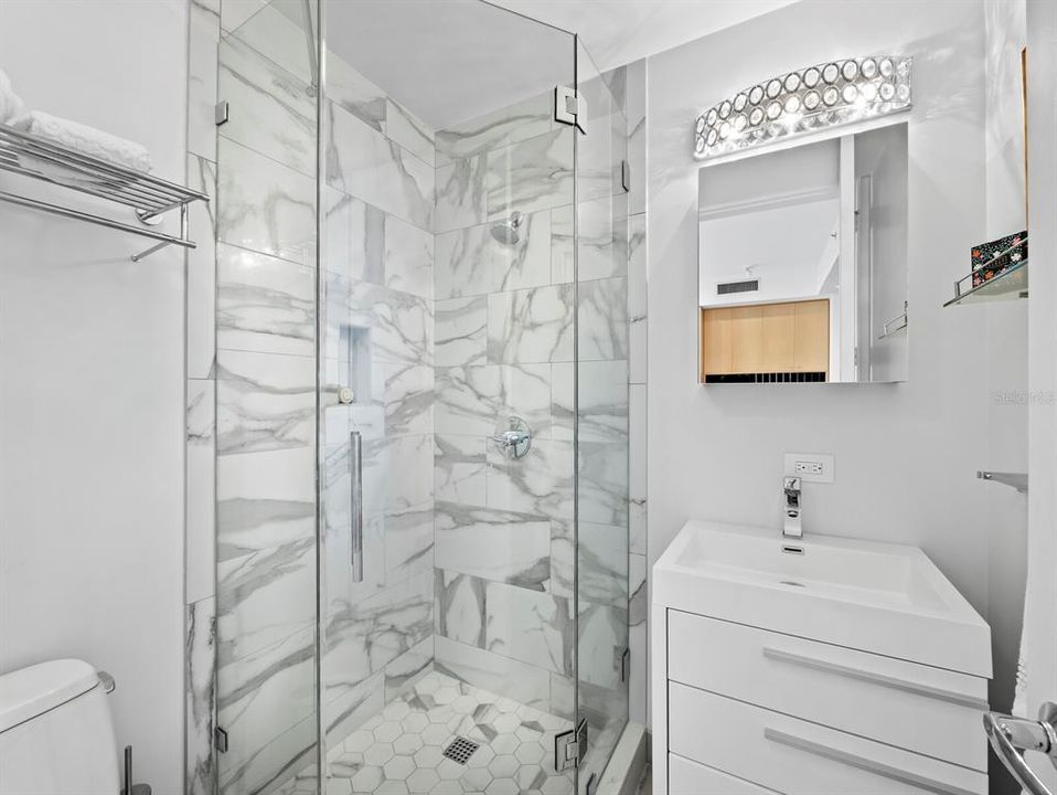 En Venta: $1,695,000 (3 camas, 3 baños, 2550 Pies cuadrados)