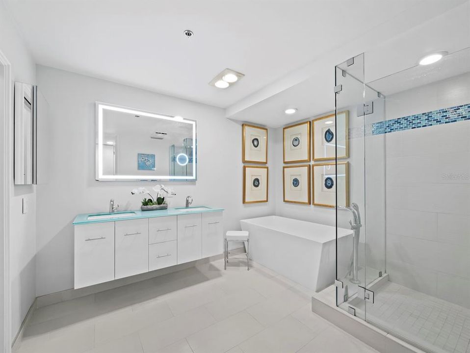 En Venta: $1,695,000 (3 camas, 3 baños, 2550 Pies cuadrados)