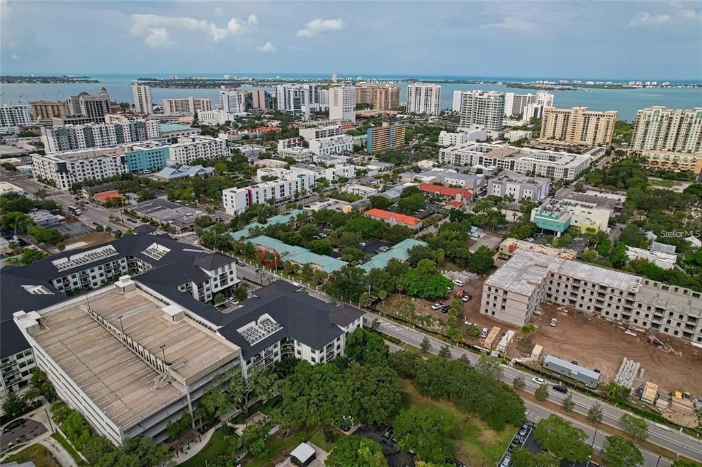 Под контрактом: $299,000 (2 спален, 1 ванн, 875 Квадратных фут)