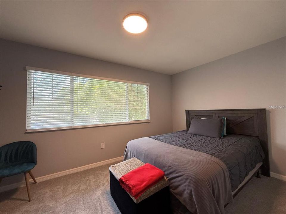 Под контрактом: $299,000 (2 спален, 1 ванн, 875 Квадратных фут)