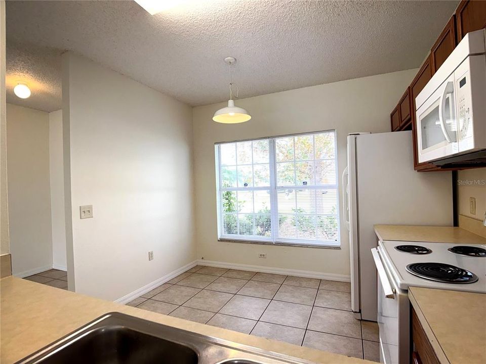 Activo con contrato: $1,299 (3 camas, 2 baños, 1152 Pies cuadrados)