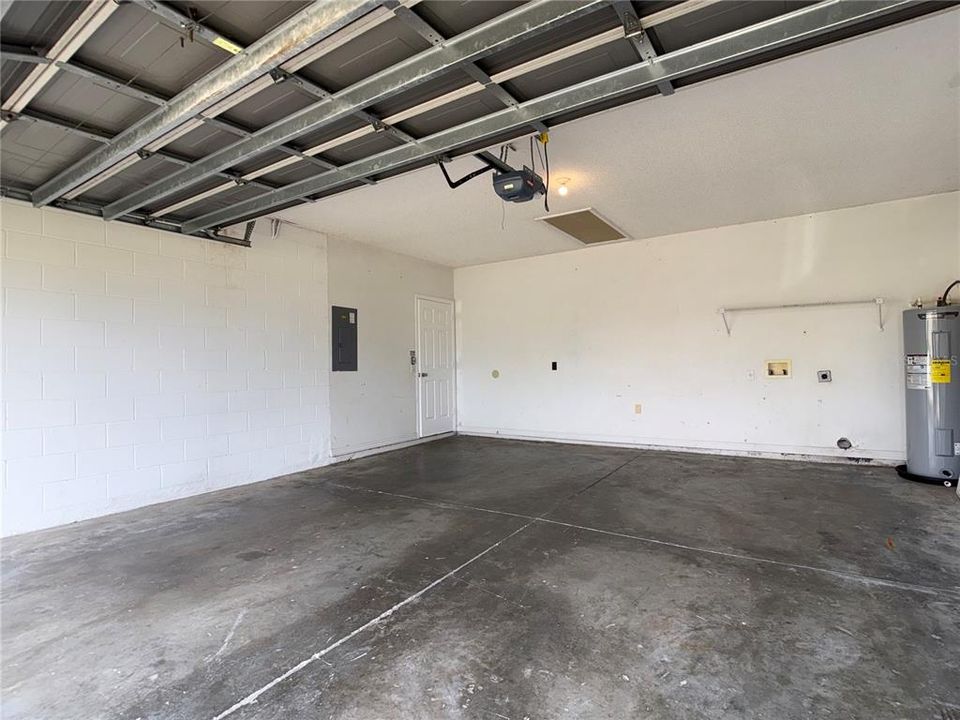 Activo con contrato: $1,299 (3 camas, 2 baños, 1152 Pies cuadrados)