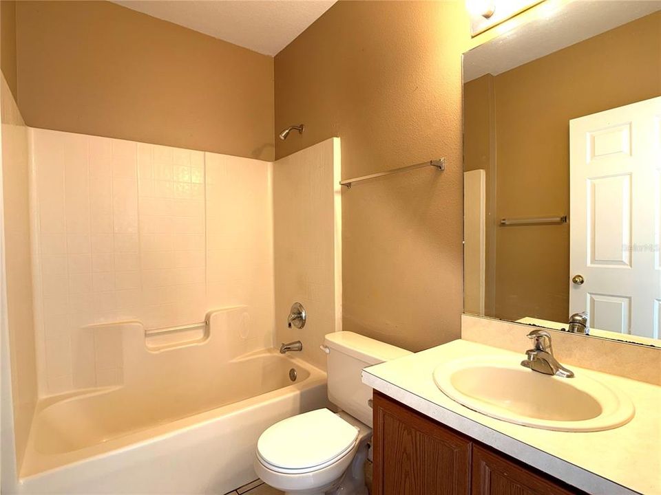 Activo con contrato: $1,299 (3 camas, 2 baños, 1152 Pies cuadrados)