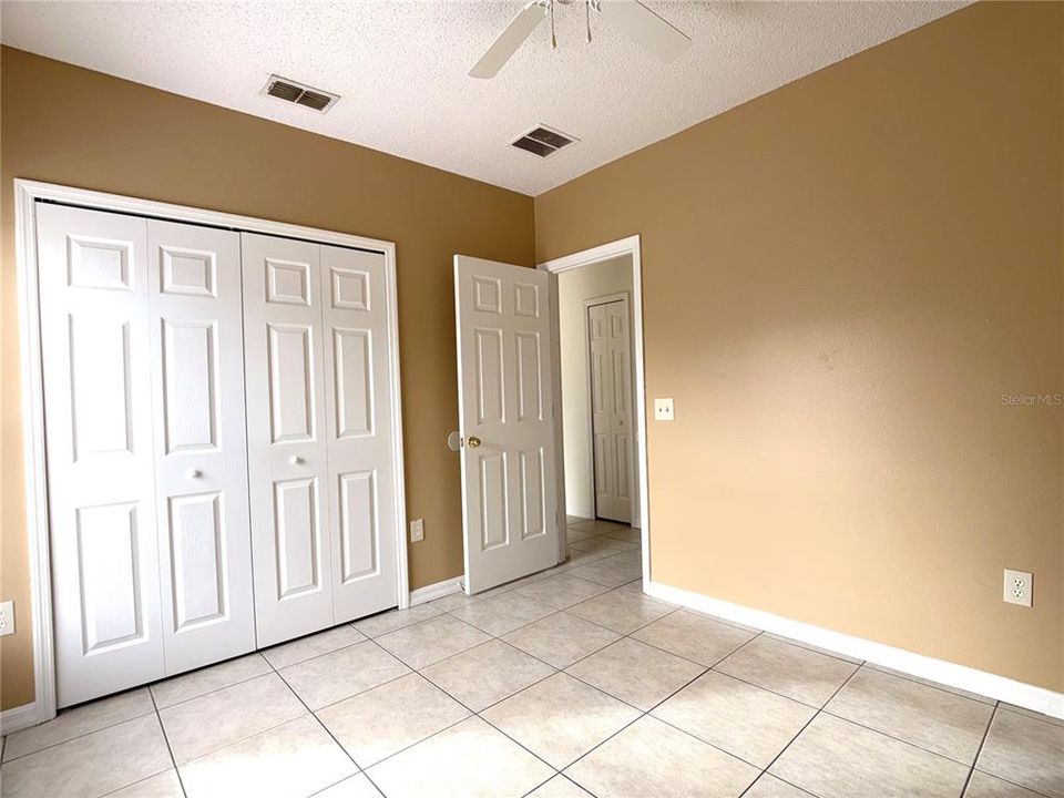 Activo con contrato: $1,299 (3 camas, 2 baños, 1152 Pies cuadrados)