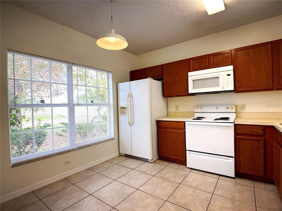 Activo con contrato: $1,299 (3 camas, 2 baños, 1152 Pies cuadrados)