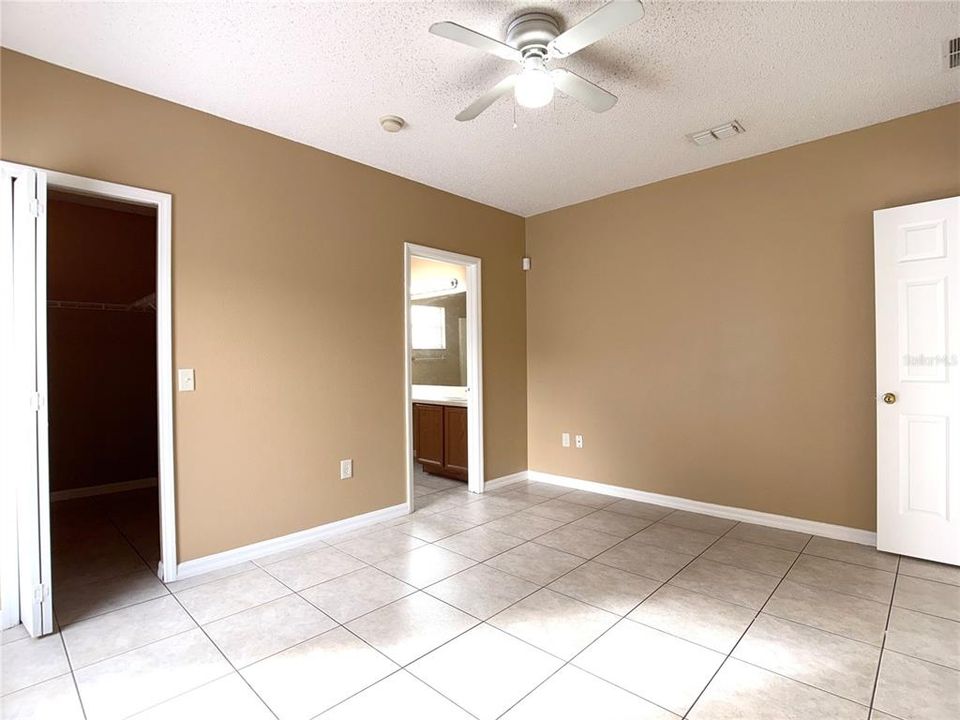 Activo con contrato: $1,299 (3 camas, 2 baños, 1152 Pies cuadrados)