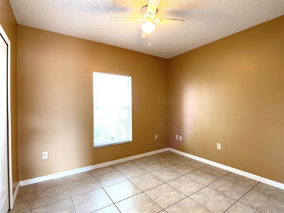 Activo con contrato: $1,299 (3 camas, 2 baños, 1152 Pies cuadrados)