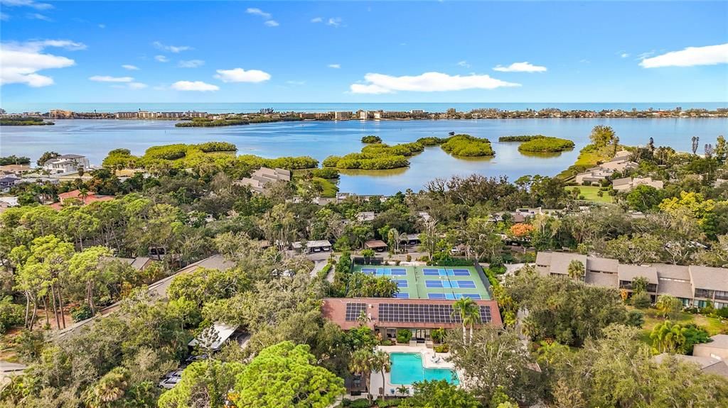 For Sale: $399,800 (2 beds, 2 baths, 1320 Square Feet)