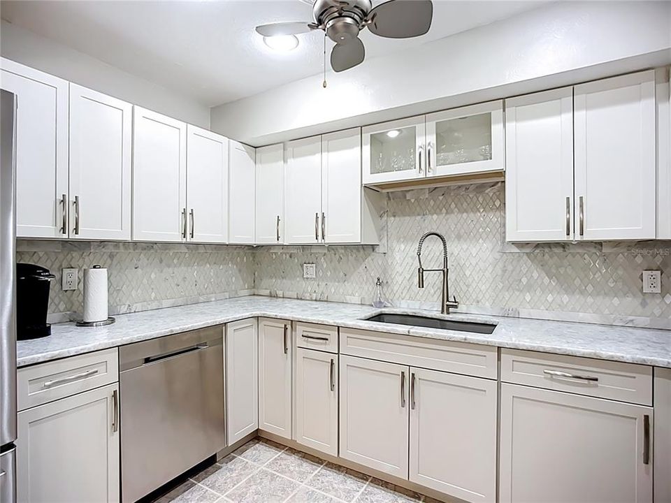 For Sale: $399,800 (2 beds, 2 baths, 1320 Square Feet)