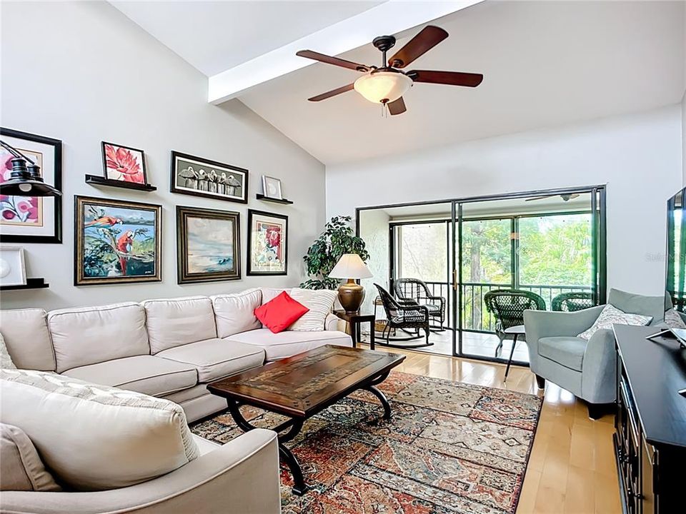 For Sale: $399,800 (2 beds, 2 baths, 1320 Square Feet)