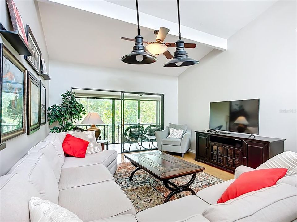 For Sale: $399,800 (2 beds, 2 baths, 1320 Square Feet)