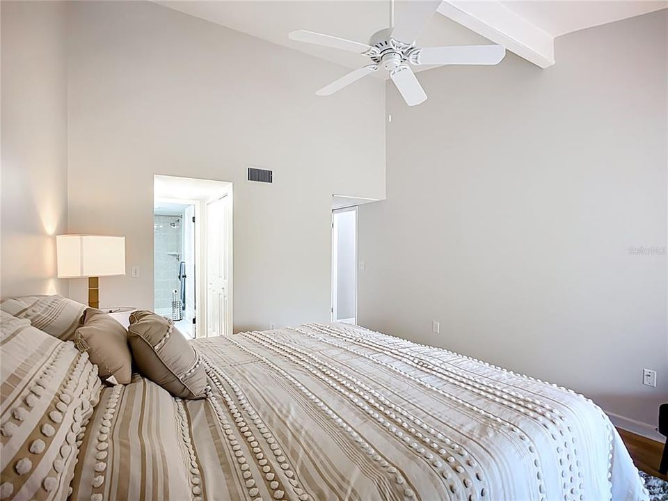 For Sale: $399,800 (2 beds, 2 baths, 1320 Square Feet)