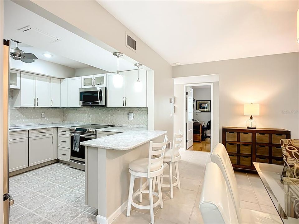 For Sale: $399,800 (2 beds, 2 baths, 1320 Square Feet)