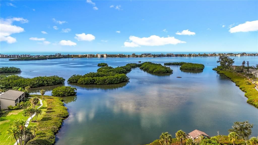 For Sale: $399,800 (2 beds, 2 baths, 1320 Square Feet)