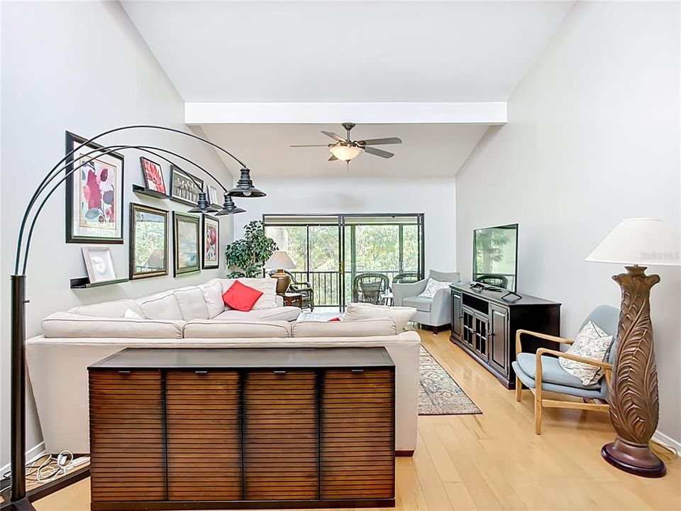 For Sale: $399,800 (2 beds, 2 baths, 1320 Square Feet)