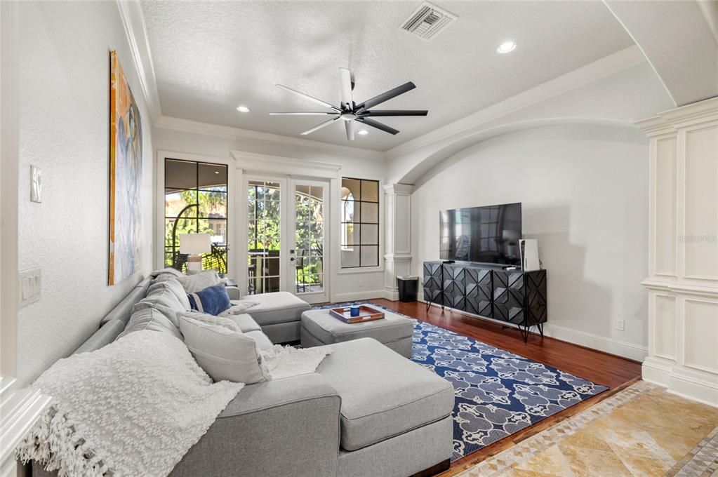 Под контрактом: $2,495,000 (5 спален, 4 ванн, 5916 Квадратных фут)