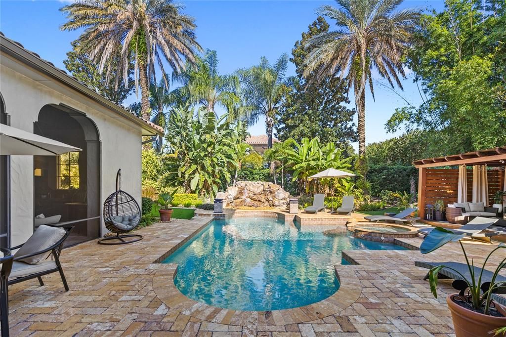 Под контрактом: $2,495,000 (5 спален, 4 ванн, 5916 Квадратных фут)