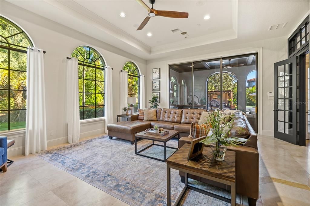 Под контрактом: $2,495,000 (5 спален, 4 ванн, 5916 Квадратных фут)