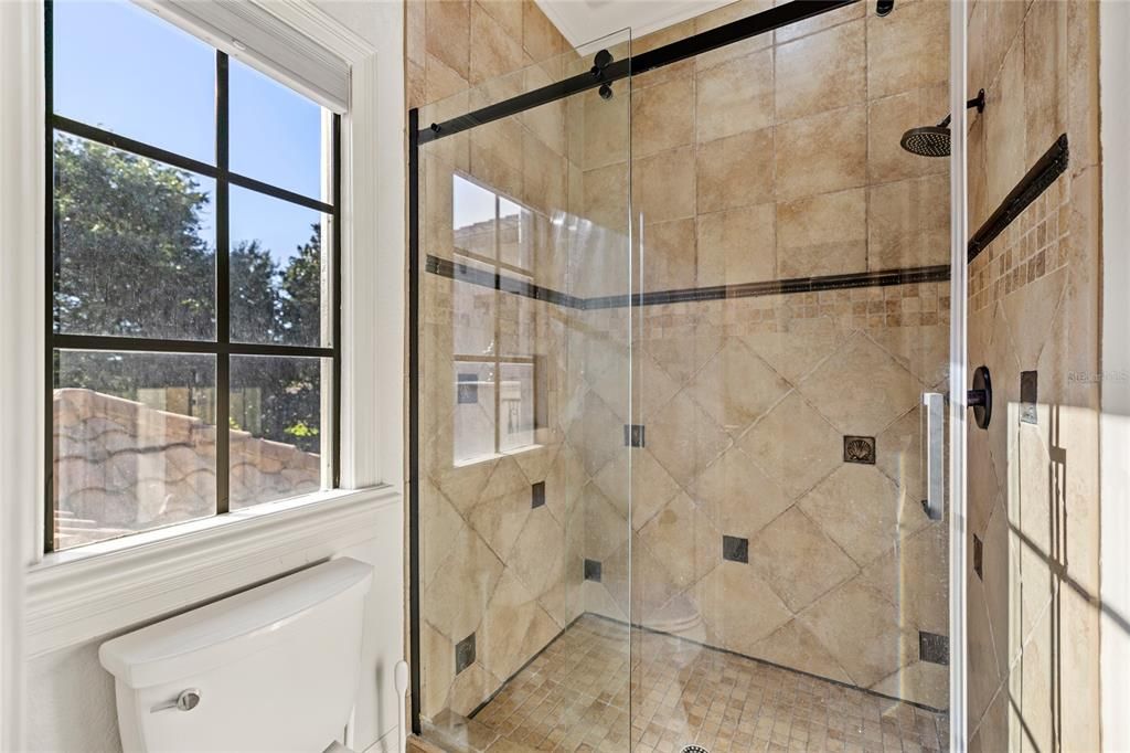 Под контрактом: $2,495,000 (5 спален, 4 ванн, 5916 Квадратных фут)