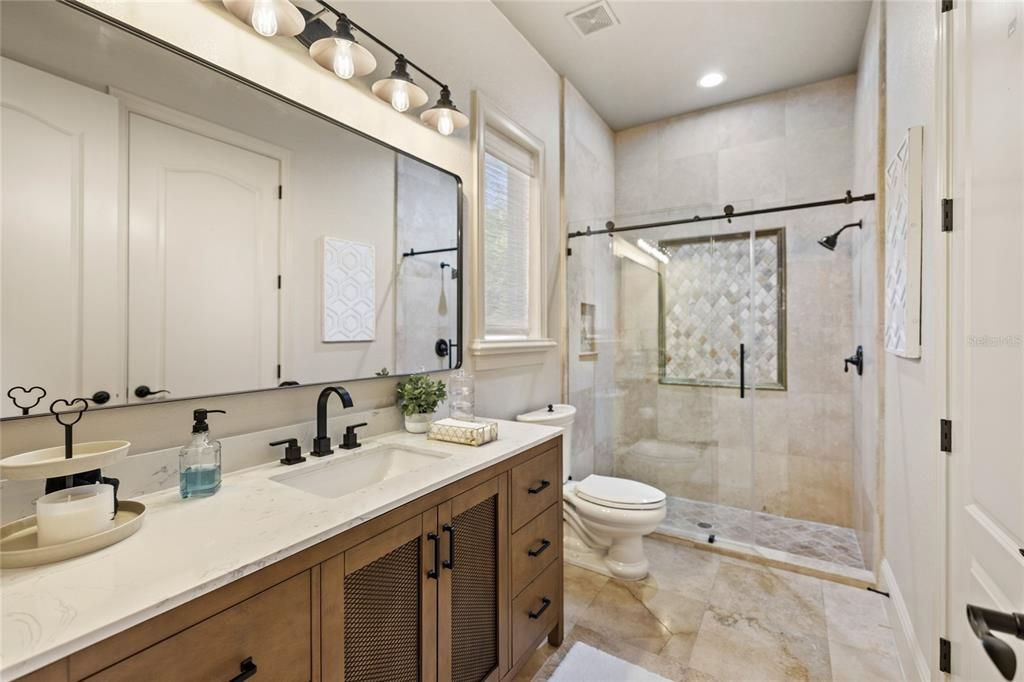 Под контрактом: $2,495,000 (5 спален, 4 ванн, 5916 Квадратных фут)