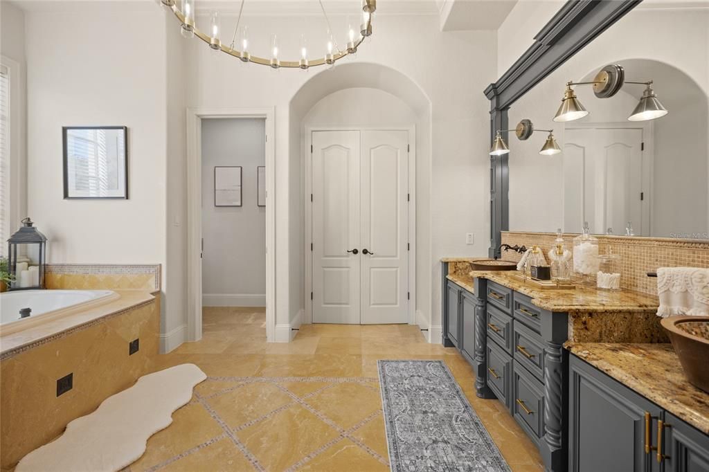 Под контрактом: $2,495,000 (5 спален, 4 ванн, 5916 Квадратных фут)