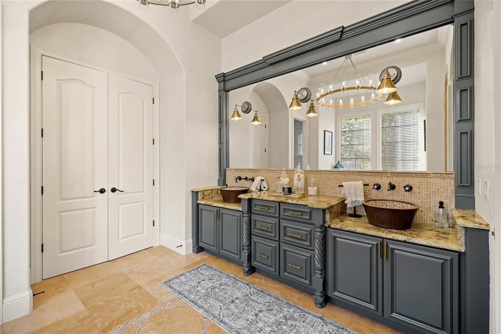 Под контрактом: $2,495,000 (5 спален, 4 ванн, 5916 Квадратных фут)