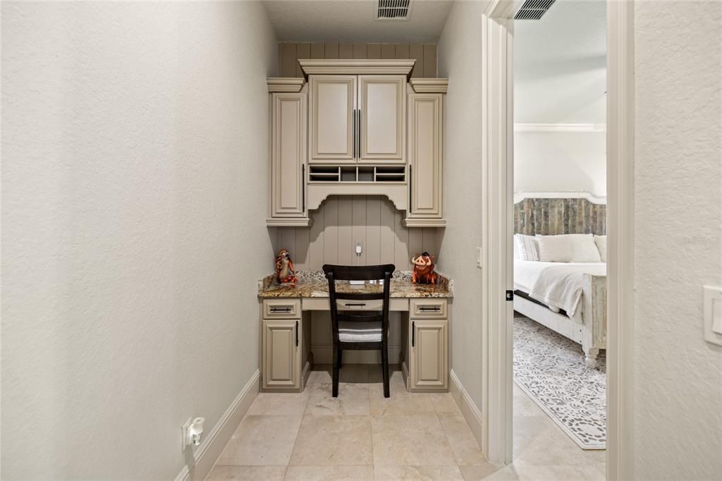 Под контрактом: $2,495,000 (5 спален, 4 ванн, 5916 Квадратных фут)