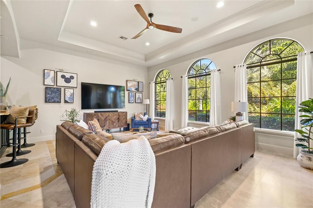 Под контрактом: $2,495,000 (5 спален, 4 ванн, 5916 Квадратных фут)