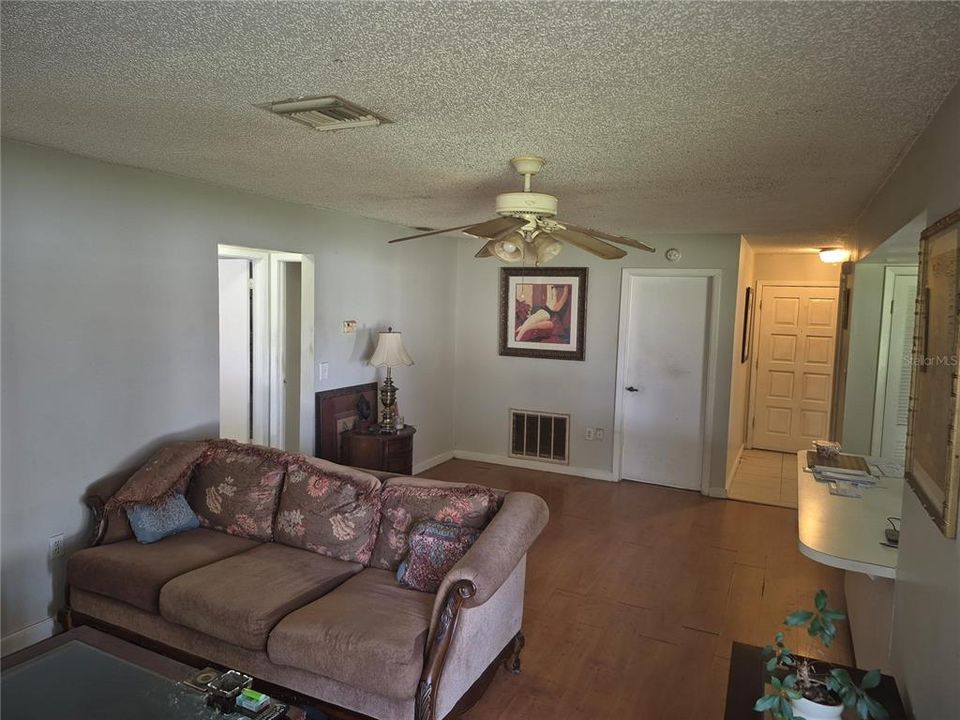 На продажу: $249,000 (3 спален, 2 ванн, 1740 Квадратных фут)