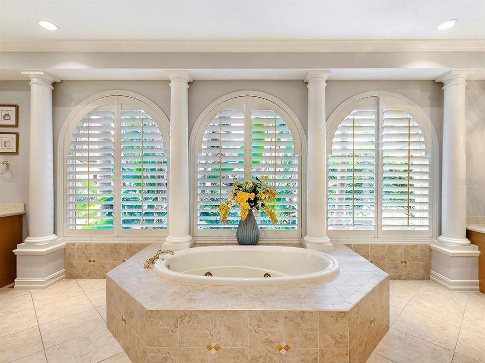 На продажу: $3,899,000 (4 спален, 4 ванн, 7317 Квадратных фут)