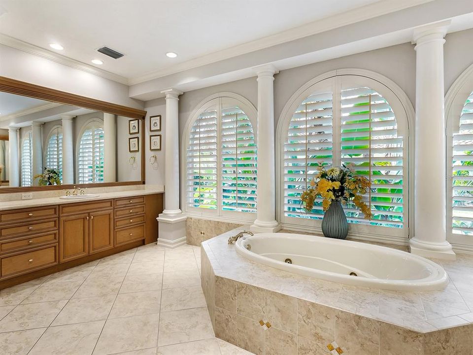 На продажу: $3,899,000 (4 спален, 4 ванн, 7317 Квадратных фут)