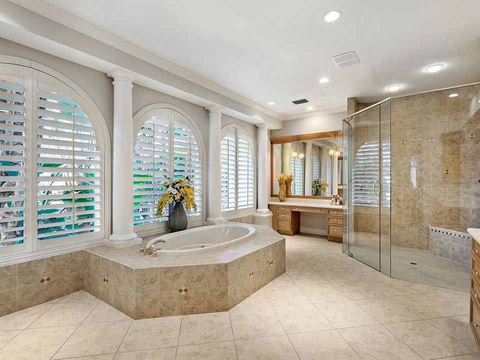 На продажу: $3,899,000 (4 спален, 4 ванн, 7317 Квадратных фут)