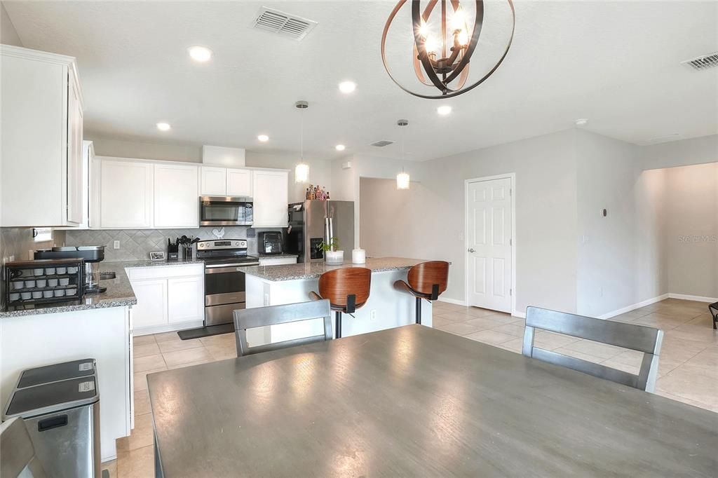 出租: $2,400 (4 贝兹, 2 浴室, 1865 平方英尺)