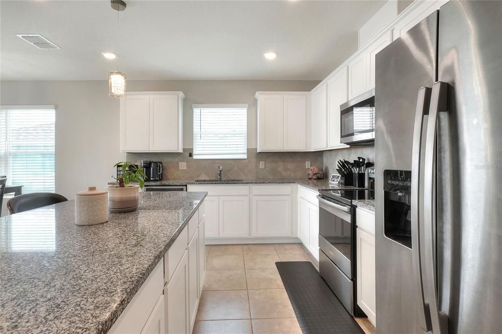 出租: $2,400 (4 贝兹, 2 浴室, 1865 平方英尺)