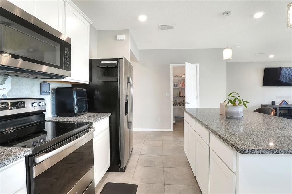 出租: $2,400 (4 贝兹, 2 浴室, 1865 平方英尺)