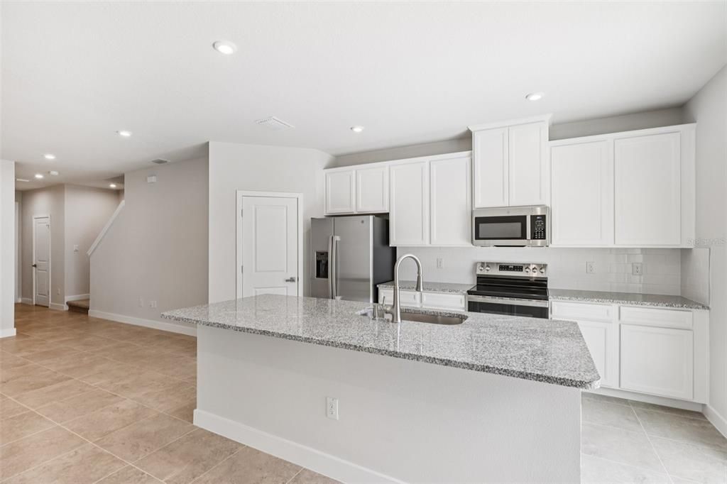 En Renta: $2,250 (3 camas, 2 baños, 1674 Pies cuadrados)