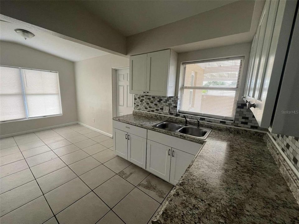 Active With Contract: $1,800 (3 beds, 2 baths, 1179 Square Feet)
