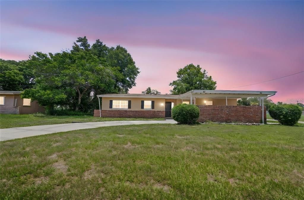 Active With Contract: $1,800 (3 beds, 2 baths, 1179 Square Feet)