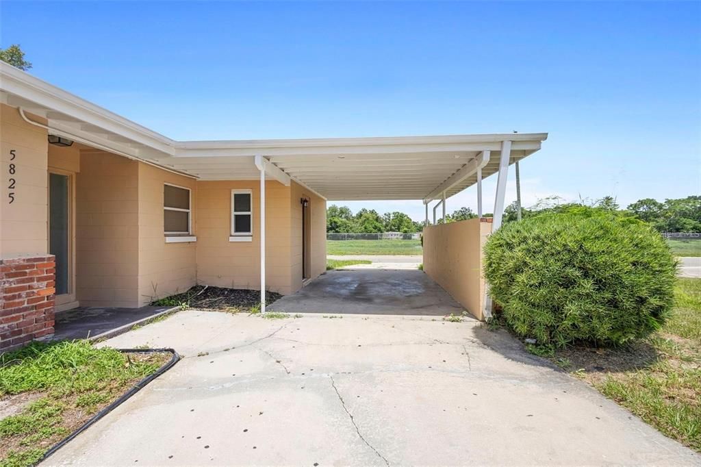 Active With Contract: $1,800 (3 beds, 2 baths, 1179 Square Feet)