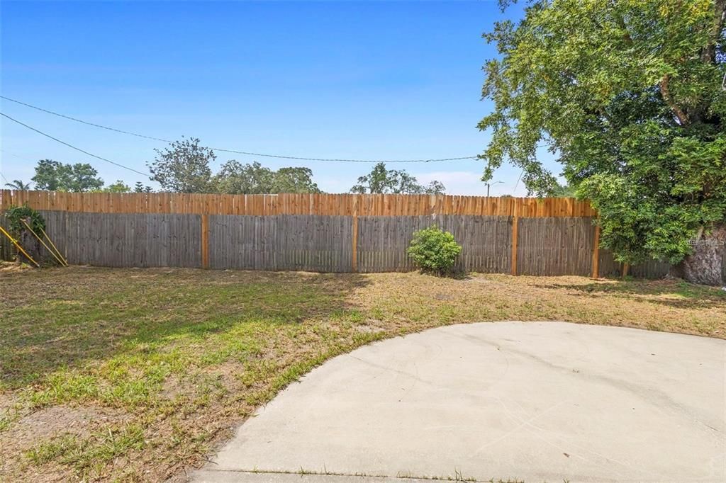 Active With Contract: $1,800 (3 beds, 2 baths, 1179 Square Feet)