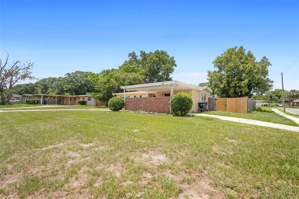 Active With Contract: $1,800 (3 beds, 2 baths, 1179 Square Feet)