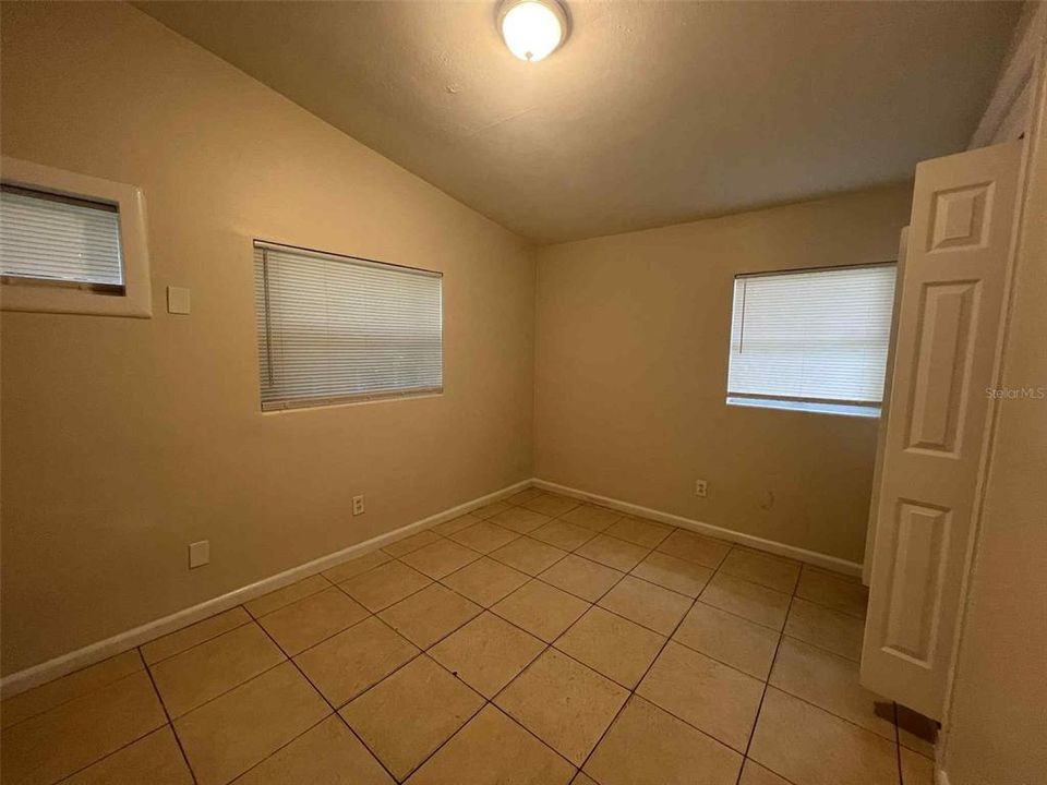 Active With Contract: $1,800 (3 beds, 2 baths, 1179 Square Feet)