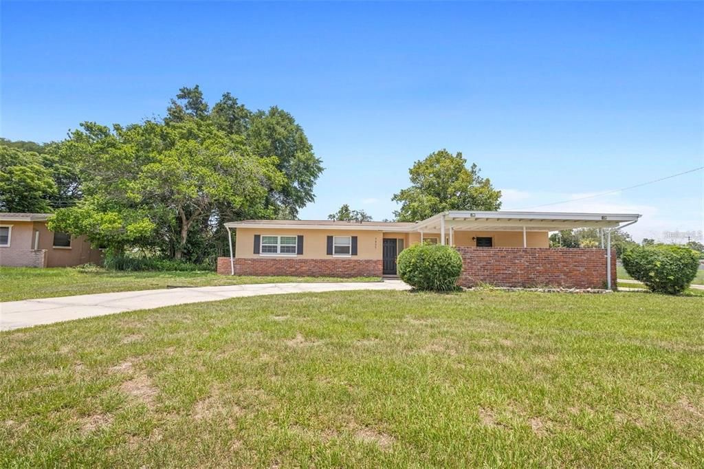 Active With Contract: $1,800 (3 beds, 2 baths, 1179 Square Feet)