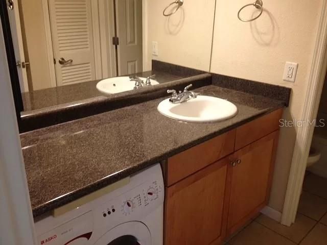 出租: $1,100 (1 贝兹, 1 浴室, 760 平方英尺)