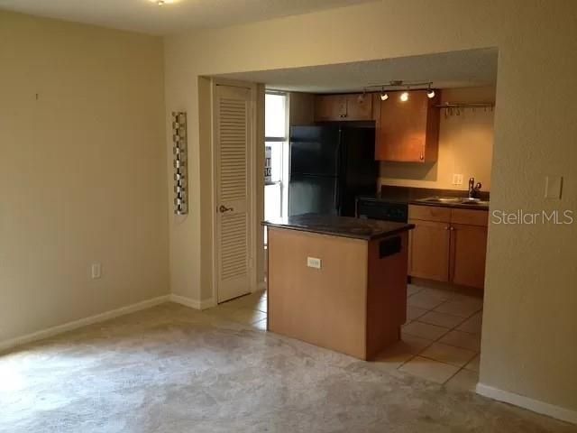 出租: $1,100 (1 贝兹, 1 浴室, 760 平方英尺)